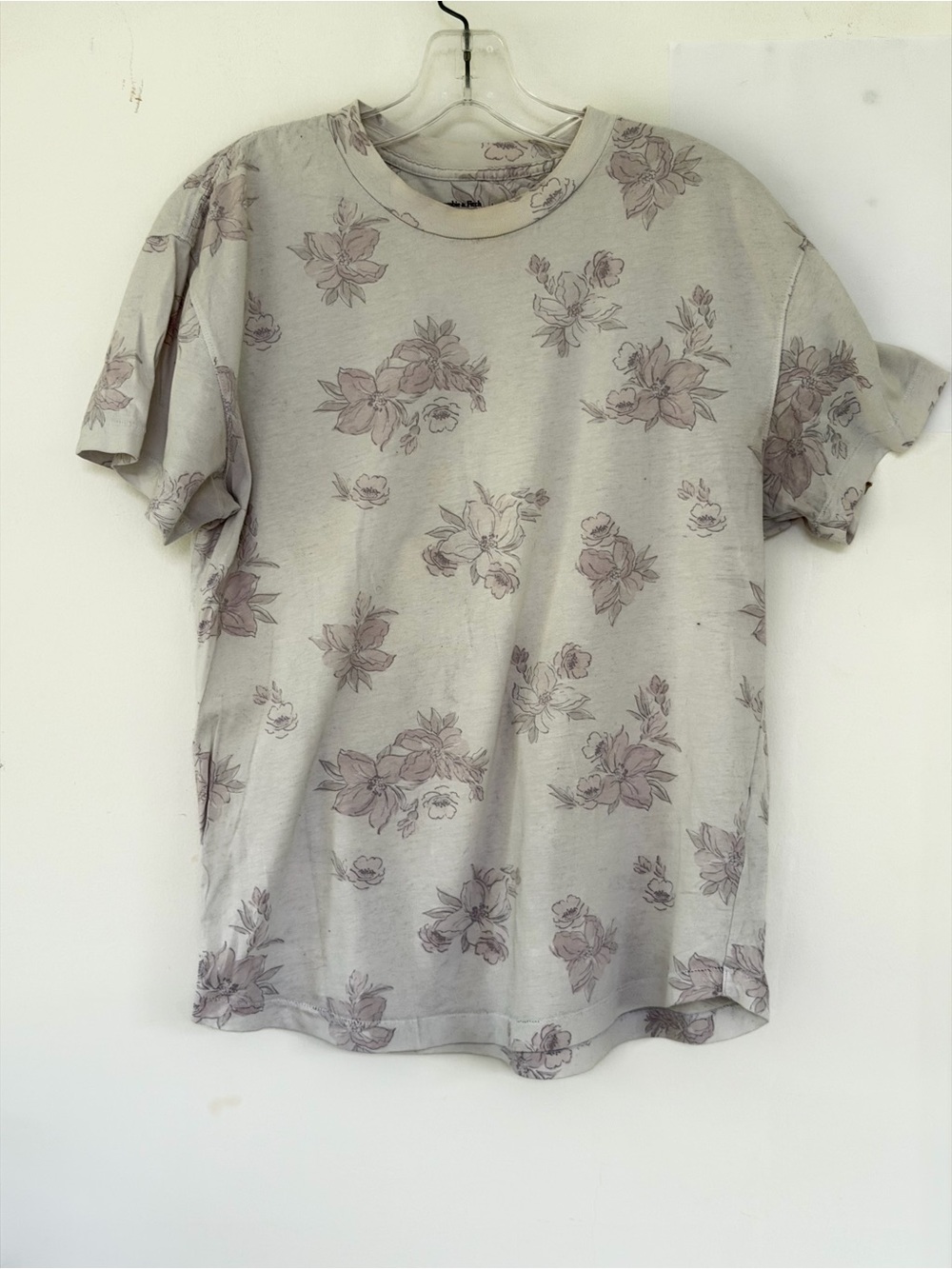 Abercrombie & Fitch Cream Tee with Pale Lavender Floral Print unisex